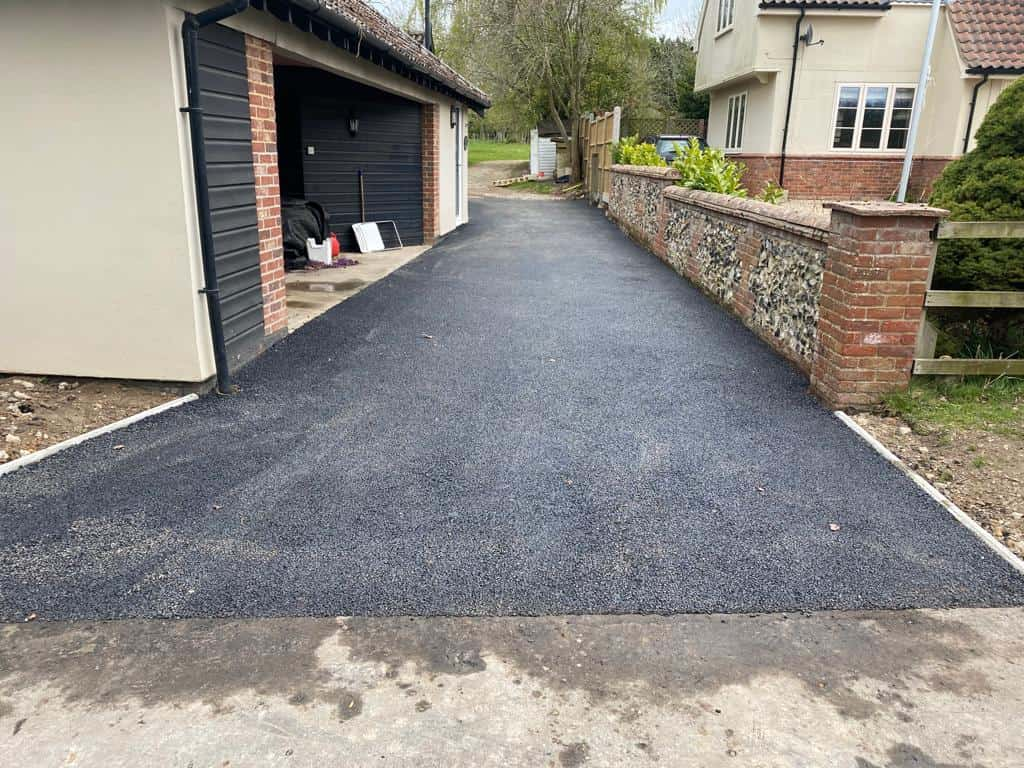 This is a newly installed tarmac driveway. All works carried out by Ely Driveways